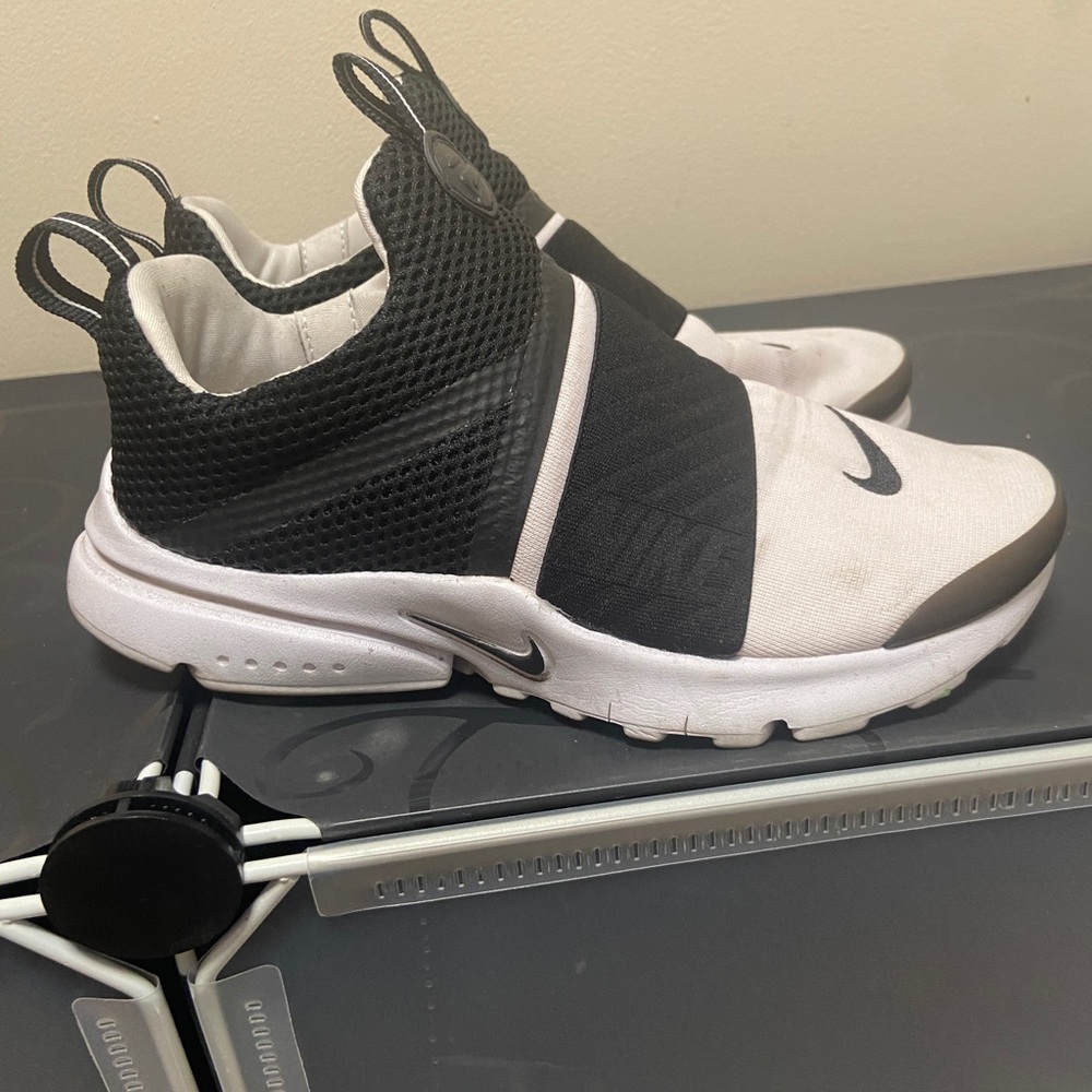 Kids Nike sneakers size 3Y
